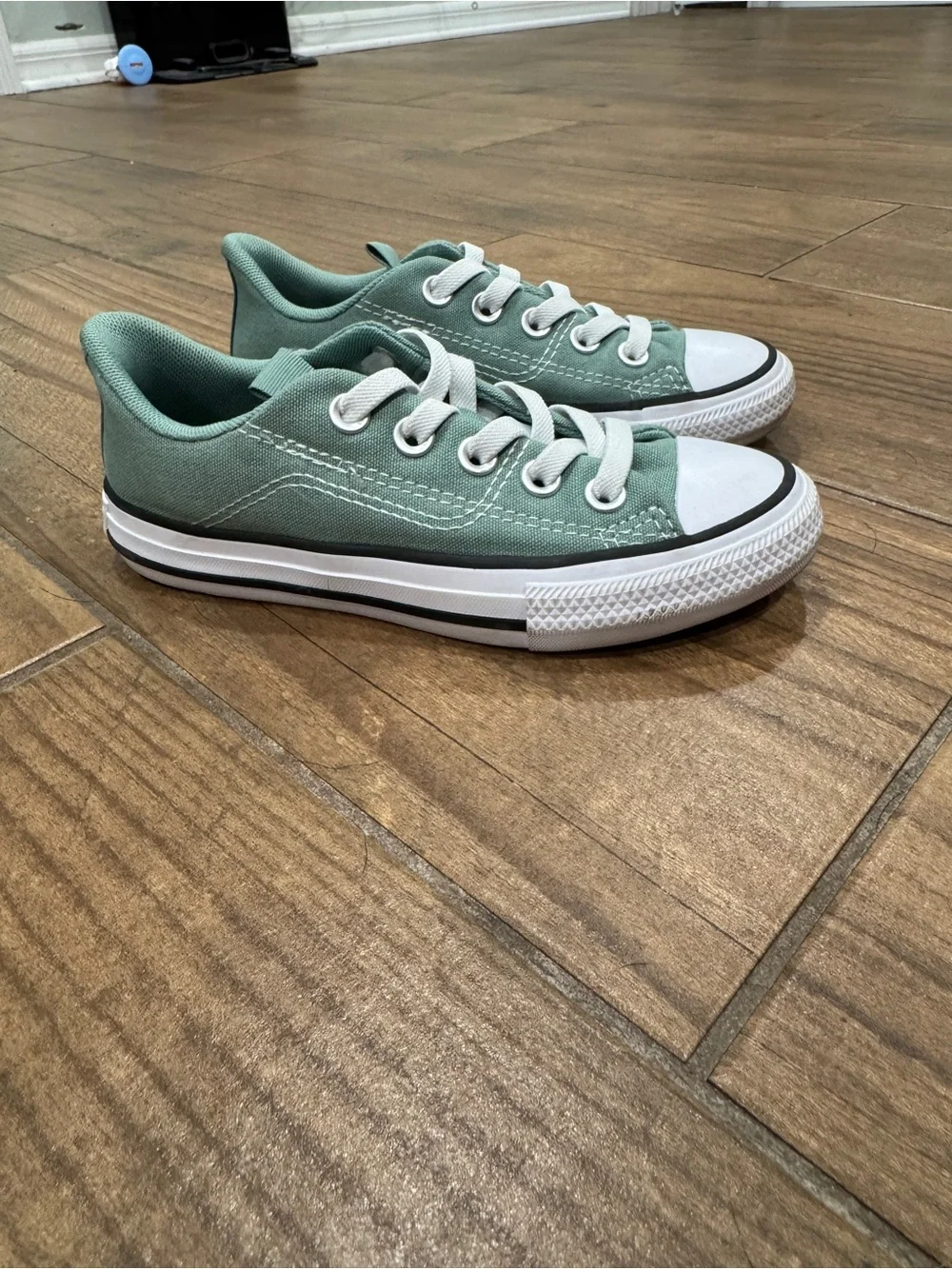 Converse Kids Low Top Sneakers in Sage Green and White
